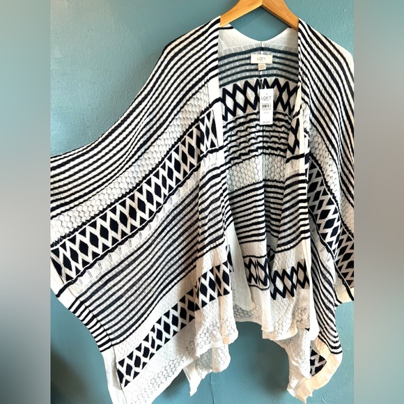 LOFT Black and White Shrug - Picture 2 of 4